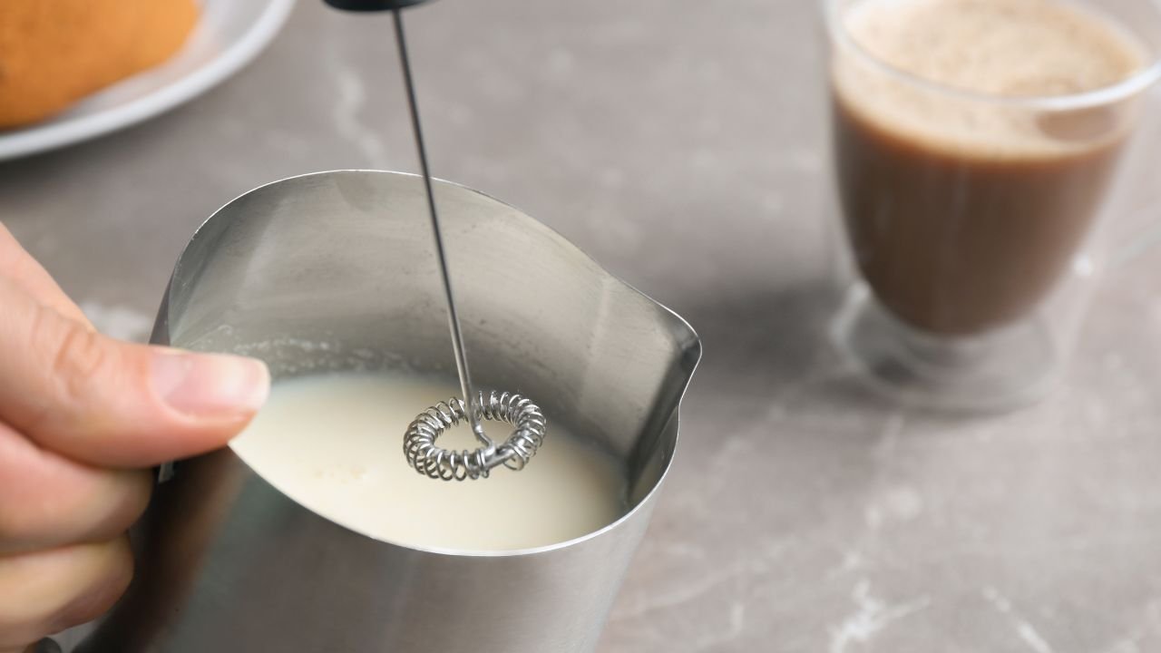 Why It A Good Idea To Get A Coffee Machine With Milk Frother